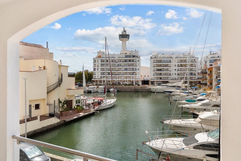 Foto 7815357b-d9fc-4b8d-ba22-9b6ee3648f42. Maison jumelée avec chauffage parking dans Salins - Cavall de Mar Empuriabrava