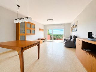 Casa adosada  Avinguda perpinyà. **casa pareada en venta en figueres - ideal para tu familia**