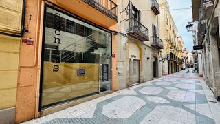 Rent Business premise in Carrer joan maragall 20