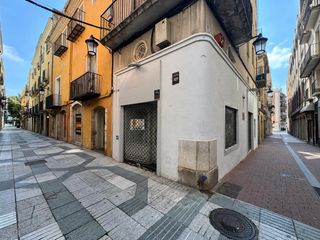 Rent Business premise in Carrer joan maragall 12
