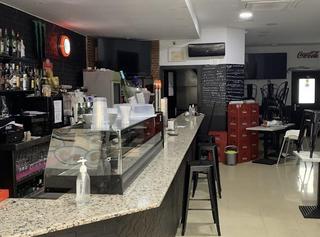Lloguer Local Comercial a Caldes de Malavella. Bar restaurant amb dos terrasses al centre del poble.
