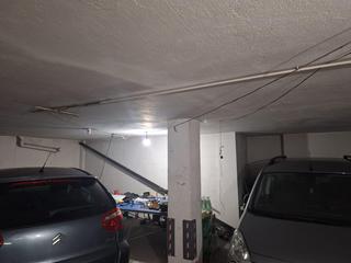 Aparcament cotxe a Centre. Plaça de parking tancat  al costat de plaça 11 setembre