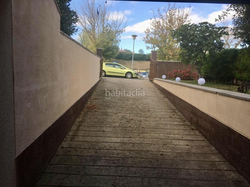 Foto 30b72035-b24d-4d09-bd31-6fc9a6d450f1. Casa bifamiliare con riscaldamento parcheggio in Palau Girona