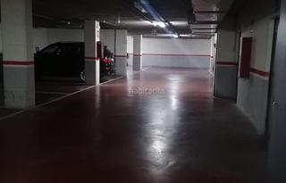 Aparcament cotxe a Eixample Sud-Migdia. Parking per a cotxe mitjà al costat del corte ingles