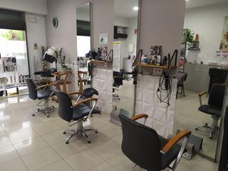 Local Comercial a Anglès. Perruqueria en traspas al costat de linstitut