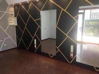 Lloguer Local Comercial a Centre. Local comercial de 45m2 a peu de carrer al centre