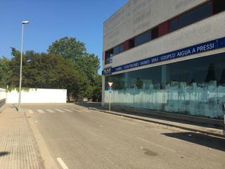 Lloguer Local Comercial a Barri dels Escriptors. Naus industrials al costat de lespai gironés