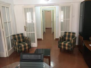 Miete Etagenwohnung in Eixample Nord. Pis de 4 habitacions a 1 minut de lestació.