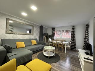 Pis a Eixample Nord. Pis de 90 m2 a la plaça del lleò. llicencia turistica.