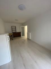 Appartement à Eixample Nord. Pis de 105m2 al costat del masmitjà. amb parking.