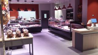 Lloguer Local Comercial a Eixample Sud-Migdia. Carnisseria gourmet al davant del corte ingles