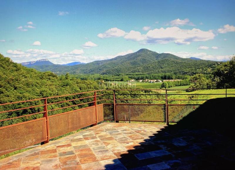 Foto a0209008-6b68-4cf2-870b-5b909c4b15c6. Chalet casa dalt standing de 450m2 en terreny 40.000m2 en Bescanó