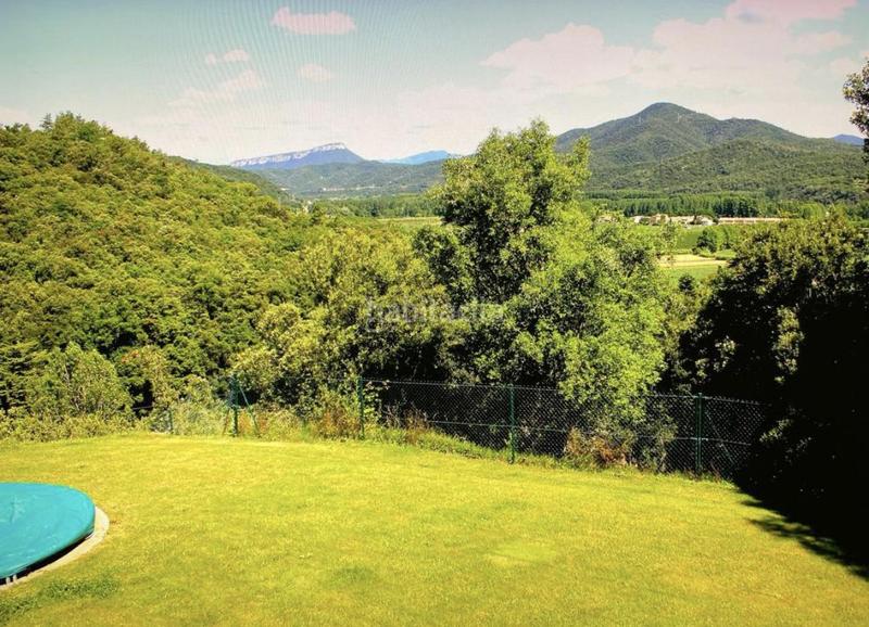 Foto d2ea2160-836d-4165-b947-a150d55ad772. Chalet casa dalt standing de 450m2 en terreny 40.000m2 en Bescanó