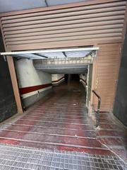 Lloguer Aparcament cotxe a Eixample Nord. Parking per a cotxe gran al carrer joan maragall.