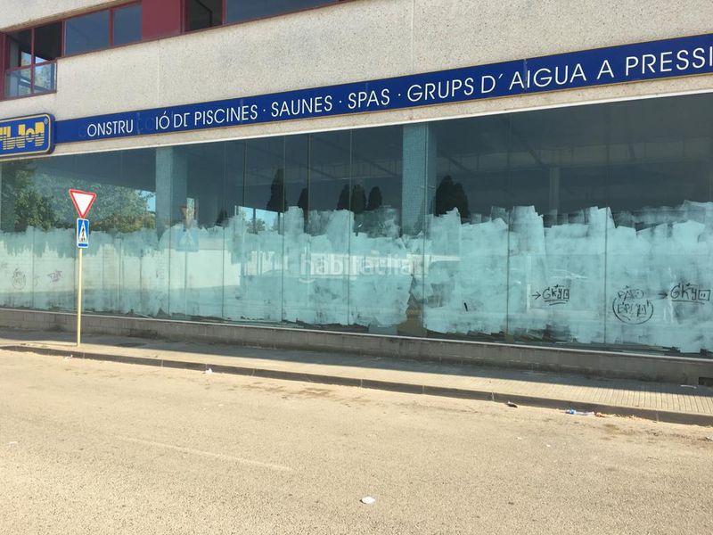 Foto 1dc4b162-20df-4474-ad49-fdd241b9aee9. Local comercial a Barri dels Escriptors Salt