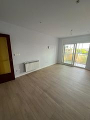 Pis a Sant Narcis. Pis reformat de 102m2 al costat del geieg