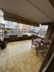 Miete Etagenwohnung in Eixample Nord. Pis de 108 m  al costat del collegi masmitjà.