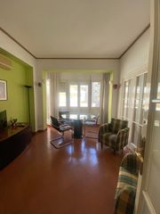 Miete Etagenwohnung in Eixample Nord. Pis de 91m2 al costat de lestacio de tren i bus