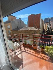 Lloguer Pis a Eixample Nord. Pis de 92 m2 al costat de la salle