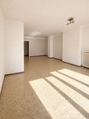 Attique à Eixample Nord. Àtic dorigen de 134m2 al costat del col.legi la salle
