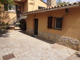 Lloguer Casa aparellada a Sant Daniel. Casa de lloguer al costat de la universitat del b. vell