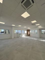 Lloguer Local Comercial a Cassà de la Selva. Localoficina de 102m2 acabat de reformar ac del remei
