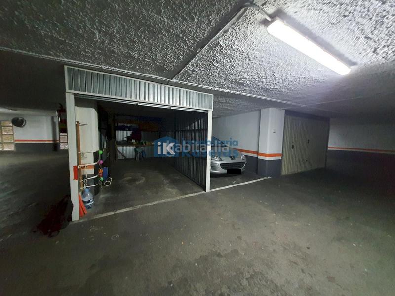 Foto f6aac4d9-63ad-4b54-8ced-4ce37c7af87c. Posto auto in Urbi Basauri