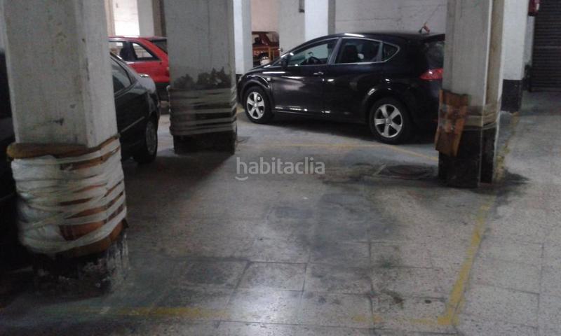 Foto 400eaf9d-fd4e-414c-bab6-ff3faa936eb3. Autoparkplatz in Urbi Basauri