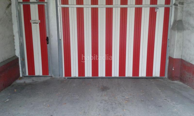 Foto b52026d0-0b35-48a9-884e-ad91caf24c2b. Autoparkplatz in Urbi Basauri