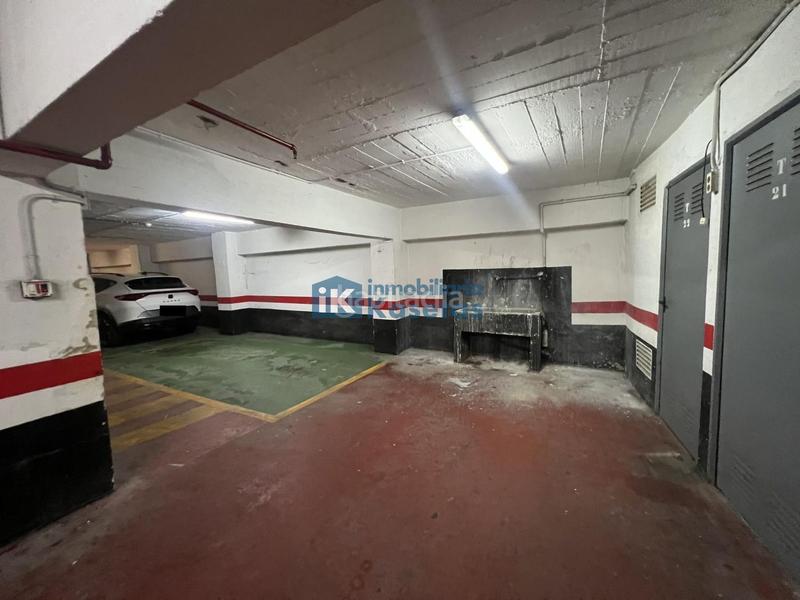 Foto 43b6f7c5-84ee-4562-bd0e-04a9b36c0541. Parking coche en Centro-Ariz-Uribarri Basauri