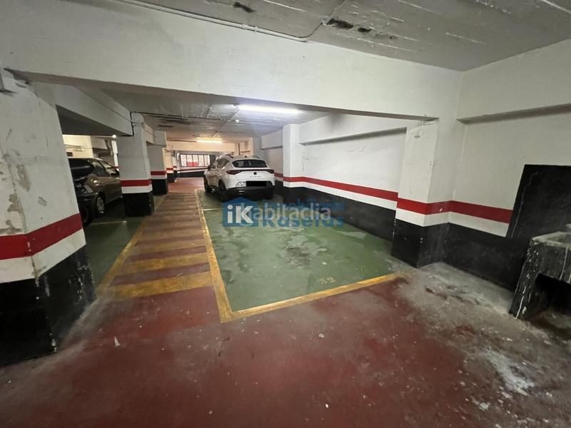 Foto e2abdef1-37a8-4fba-97a1-4d3215116b21. Parking coche en Centro-Ariz-Uribarri Basauri
