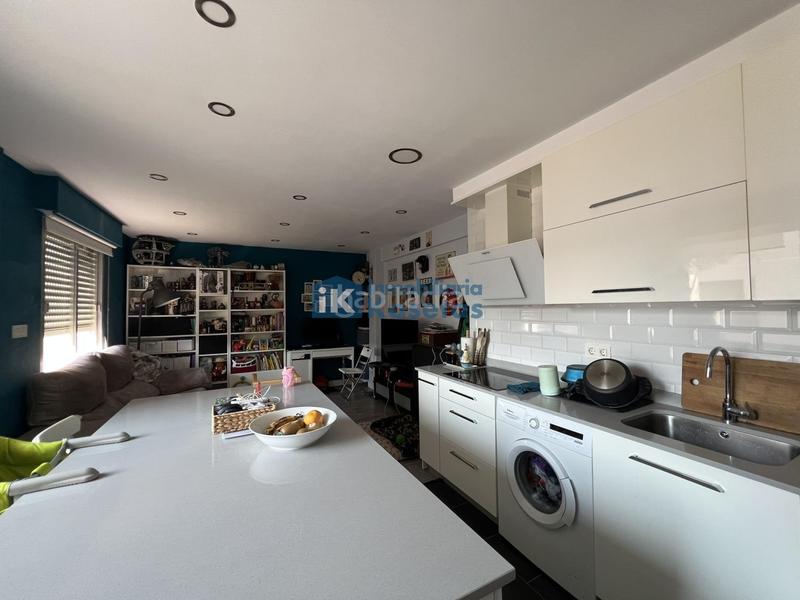 Foto ed6536e3-b1f7-42d1-a4ac-a4fb8cd33dd4. Appartamento con riscaldamento in Centro-Ariz-Uribarri Basauri