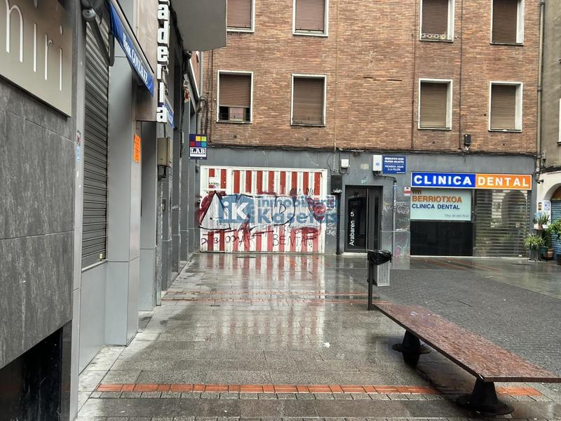 Foto c266151d-78d5-4971-8e2c-31a79b4f07e6. Aparcament cotxe a Centro-Ariz-Uribarri Basauri