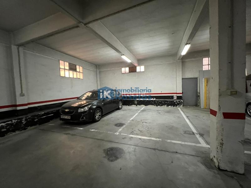 Foto a354e8ae-accd-4381-a759-3da983807271. Parking coche en Centro-Ariz-Uribarri Basauri