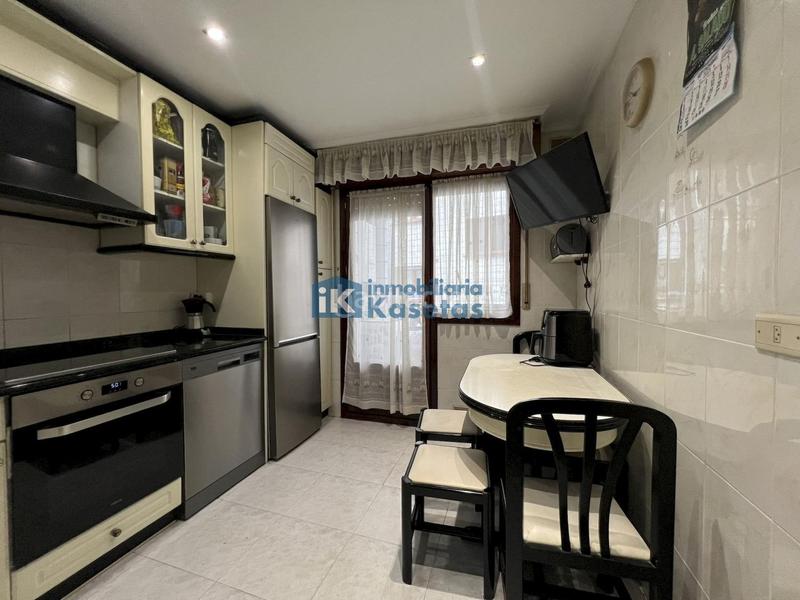 Foto 4f55581e-b67d-4a15-b2b8-35d7e792263e. Appartement avec chauffage dans Centro-Ariz-Uribarri Basauri