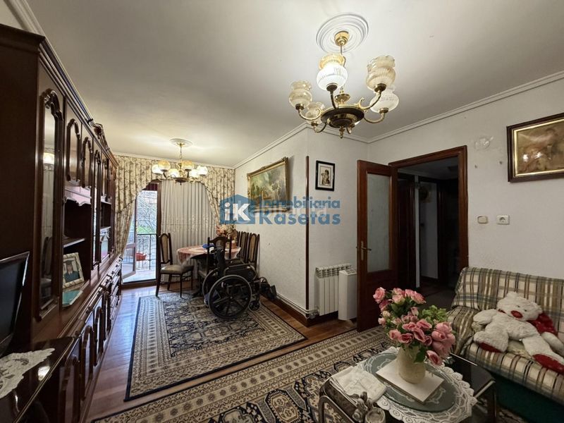 Foto c8a653b8-12e1-4361-8380-a7dbf5729d3c. Piso en Kalero-Basozelai Basauri