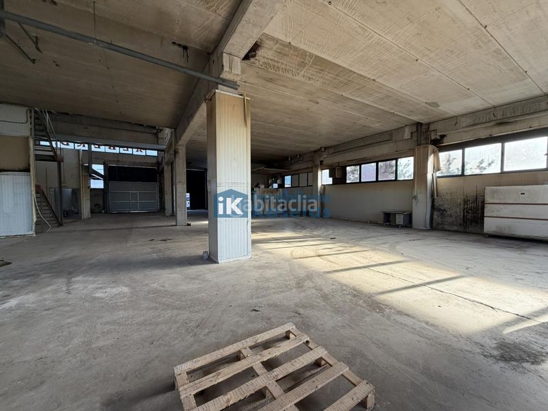 Foto 03fa84e7-386a-4815-b6e8-1627b1327c6e. Nave industrial en Urbi Basauri
