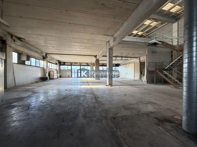 Foto 78e5a8b6-3f05-4d39-8149-69845e4457aa. Nave industrial en Urbi Basauri