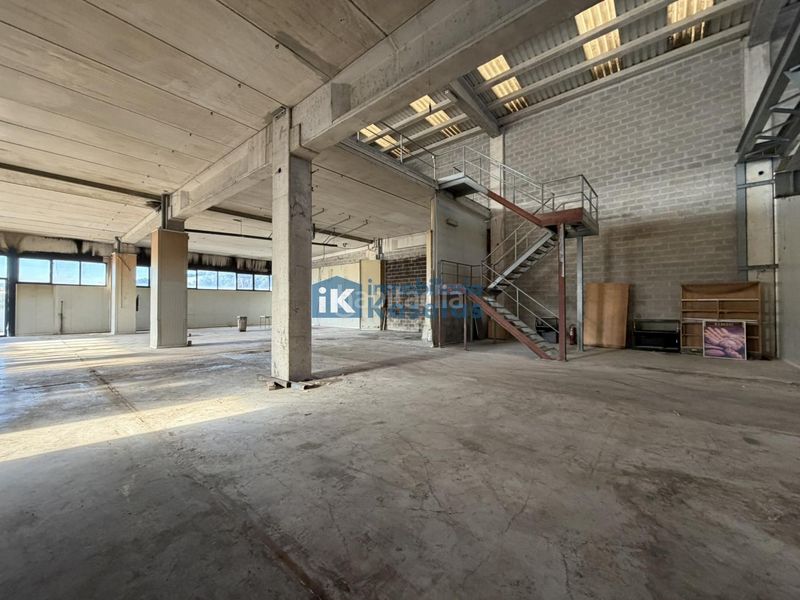 Foto 8cf5bfa0-8f15-413a-8f4b-2b0860f4d801. Nave industrial en Urbi Basauri