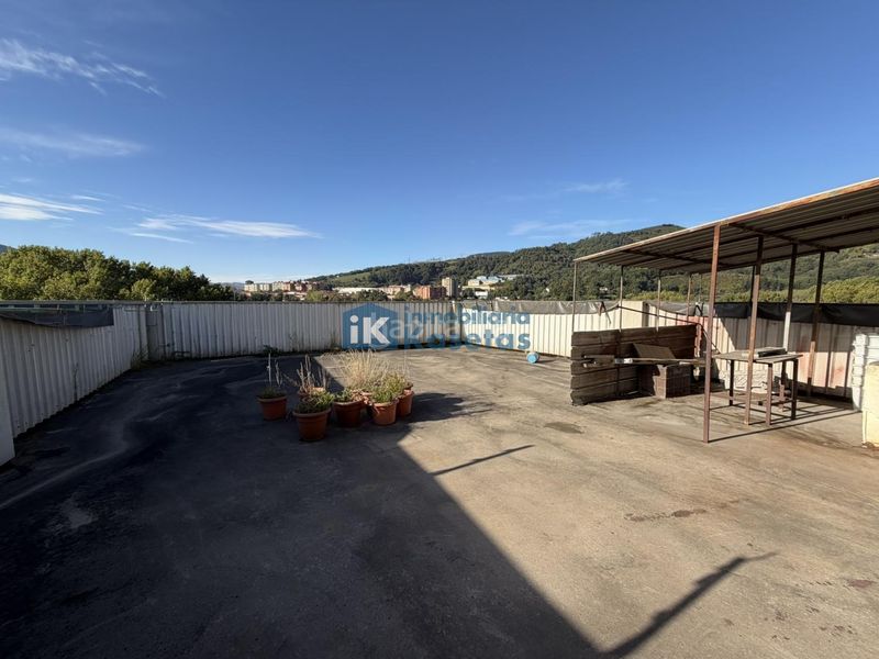 Foto a86036fd-d0b8-4eb2-bce8-c7382a220b91. Nave industrial en Urbi Basauri