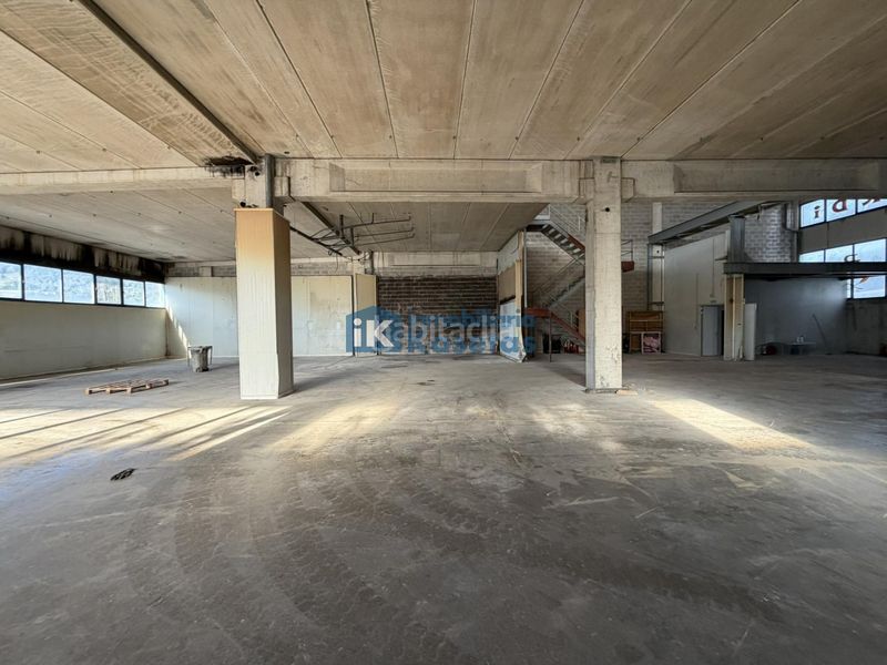 Foto d107b7ec-462b-4b31-a559-9e0d45c72971. Nave industrial en Urbi Basauri
