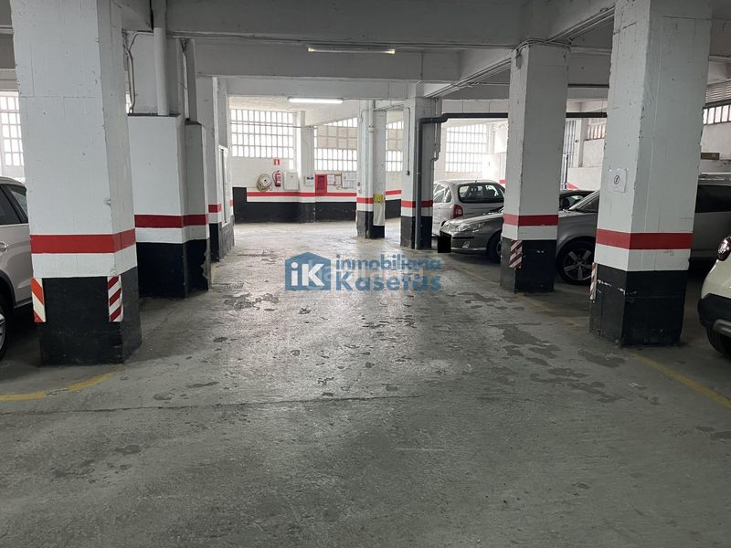 Foto 1a5e14a0-7ff1-426d-a4b2-efd923e27853. Aparcament cotxe a Urbi Basauri