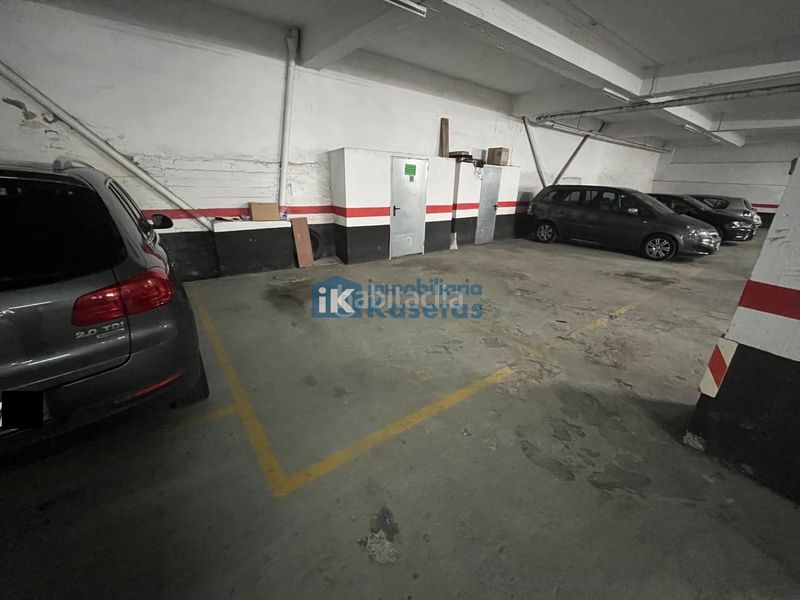 Foto af1d7963-a48f-41f0-8a79-cd197e42b77c. Aparcament cotxe a Urbi Basauri