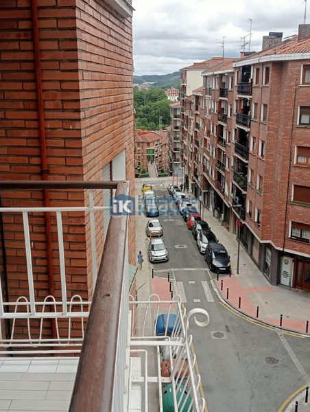 Foto adf52f01-f962-4e61-9404-f8d3a0175ba8. Piso en Centro-Ariz-Uribarri Basauri