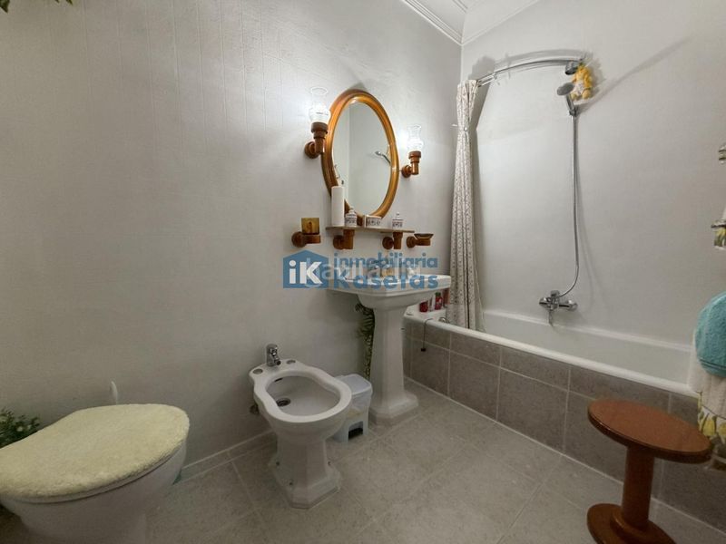 Foto eb104376-ec8b-47d2-bb20-bc198b0715ed. Piso en Centro-Ariz-Uribarri Basauri