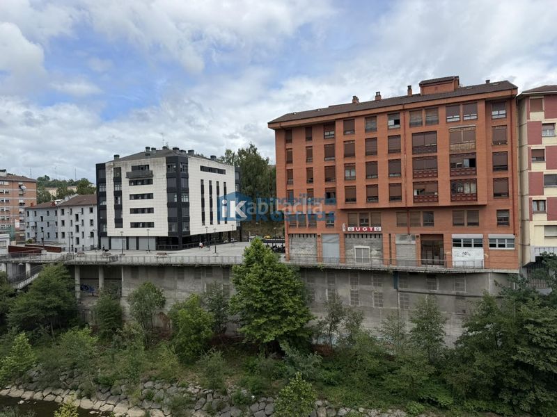 Foto ad10344d-c4ae-468b-bc30-fa3dd3169b77. Pis amb calefacció a Centro-Ariz-Uribarri Basauri