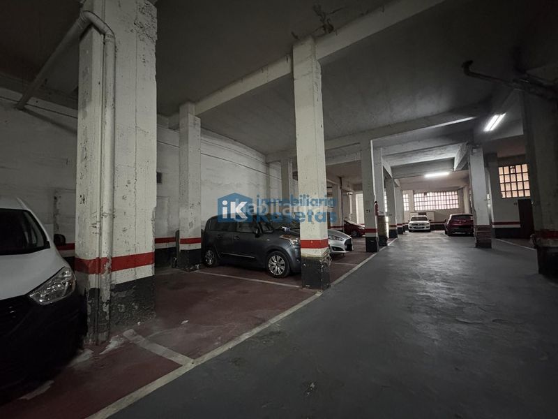 Foto 1b6d786d-1981-44e4-b7d4-0dd870f16529. Aparcament cotxe a Centro-Ariz-Uribarri Basauri