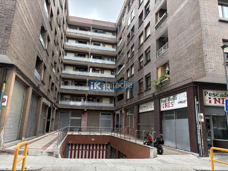 Foto 59b6b605-3cb8-42be-8e39-1ae701ca740d. Aparcament cotxe a Centro-Ariz-Uribarri Basauri