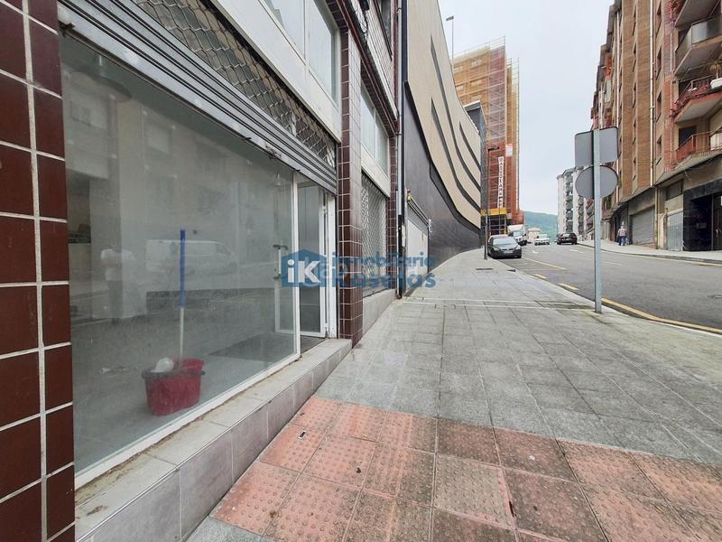 Foto 1b5f2c8e-dd37-499f-b586-f7d3e0046cc9. Lloguer local comercial a Kalero-Basozelai Basauri