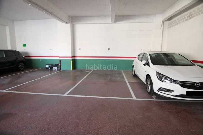 Foto 9fb31725-4ba6-4ad7-85d4-dd56cba2bb4a. Autoparkplatz in Urbi Basauri